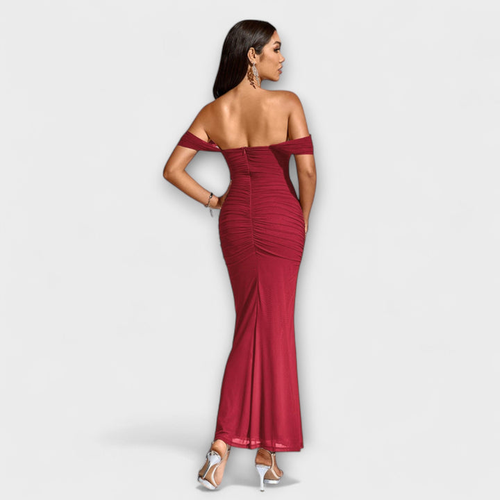 Ione - Bodycon šaty s odhalenými ramenami a nariasením
