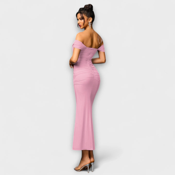 Ione - Bodycon šaty s odhalenými ramenami a nariasením
