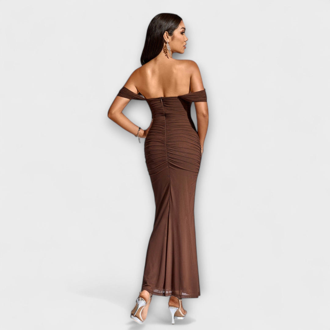 Ione - Bodycon šaty s odhalenými ramenami a nariasením