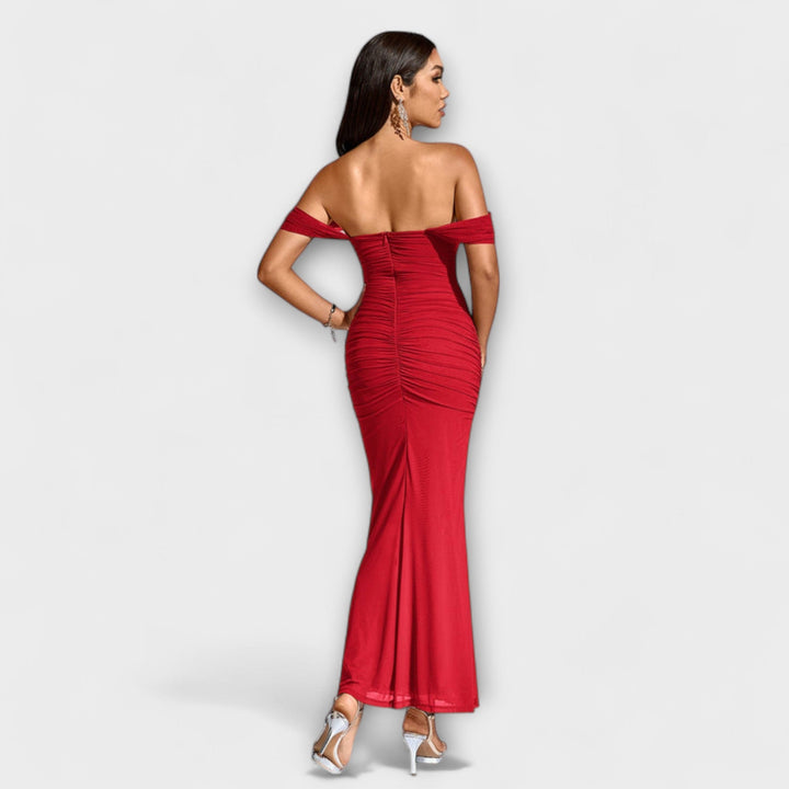 Ione - Bodycon šaty s odhalenými ramenami a nariasením