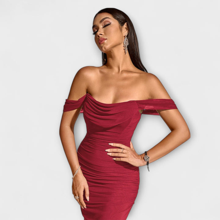 Ione - Bodycon šaty s odhalenými ramenami a nariasením