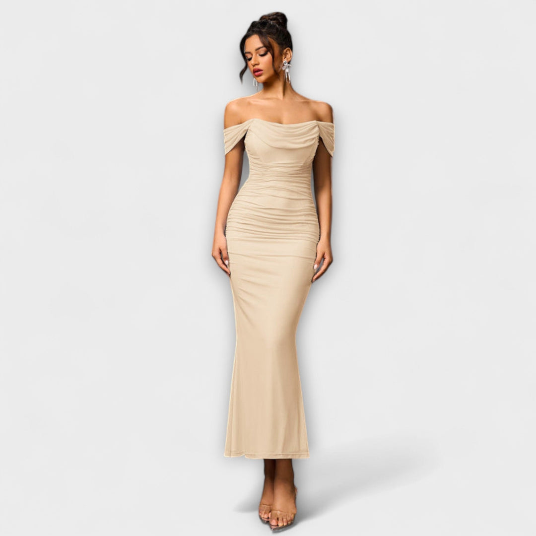 Ione - Bodycon šaty s odhalenými ramenami a nariasením