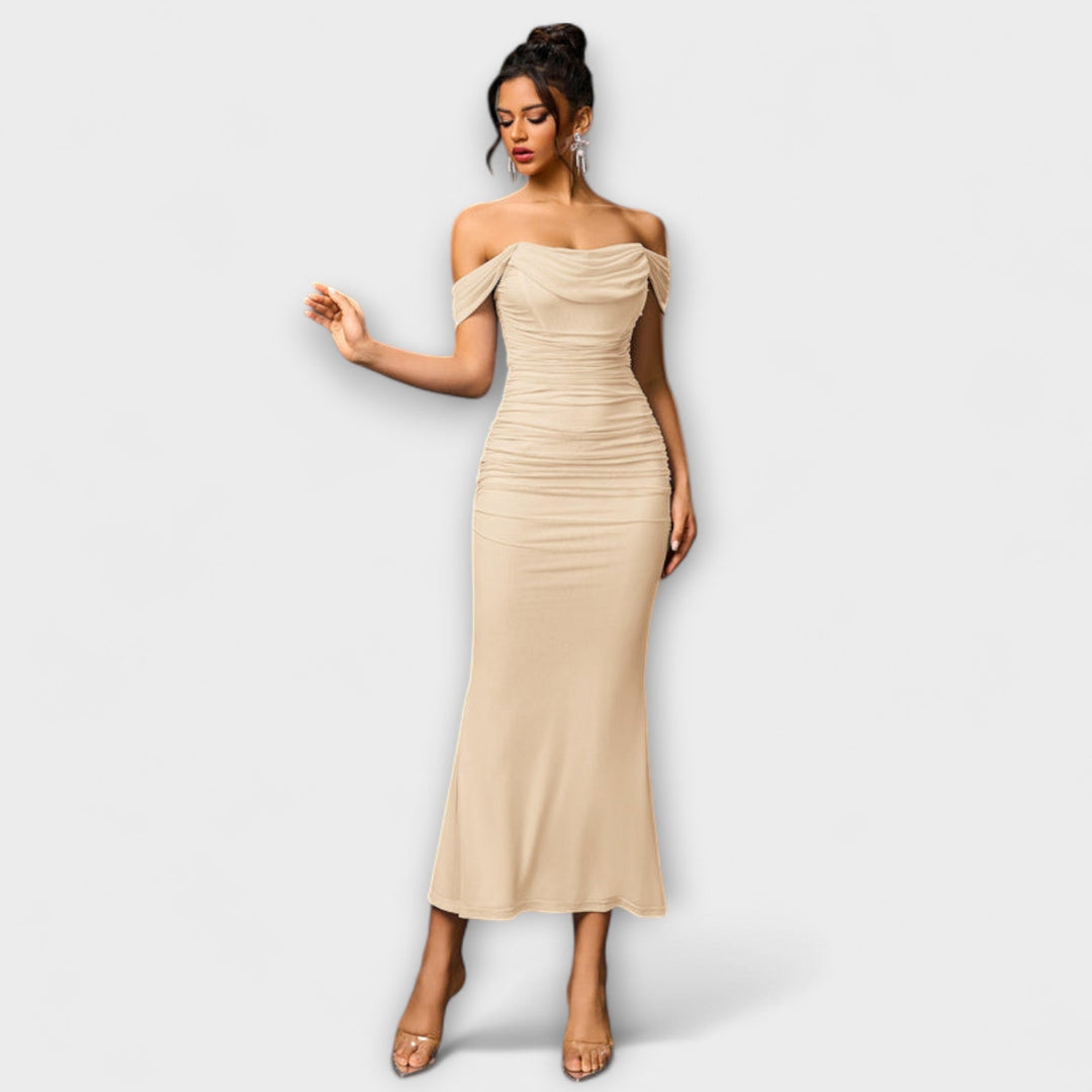 Ione - Bodycon šaty s odhalenými ramenami a nariasením