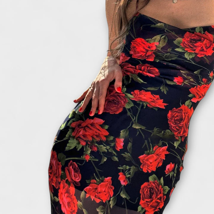 Krátka bodycon šaty s kvetinovým vzorom a ramienkami