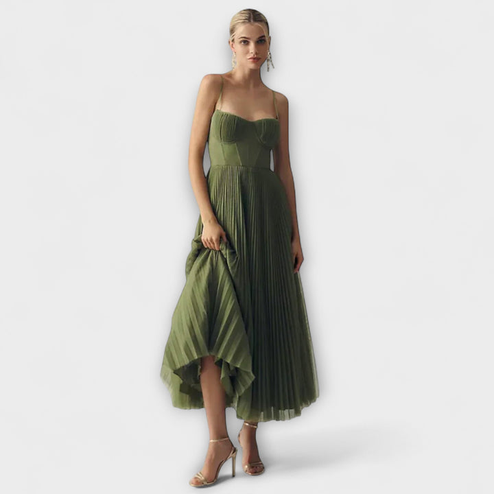 Lucrezia - Elegantné obleky s čarom
