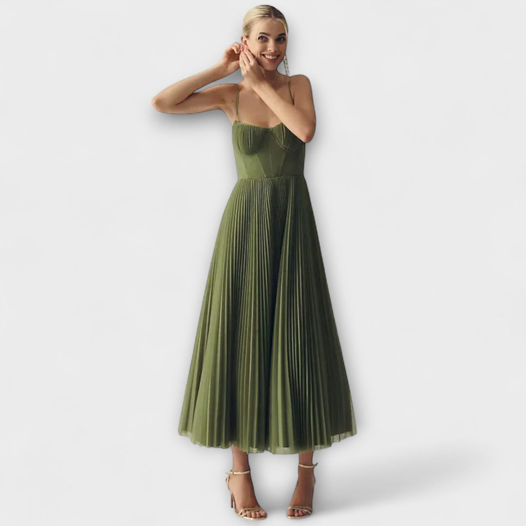 Lucrezia - Elegantné obleky s čarom