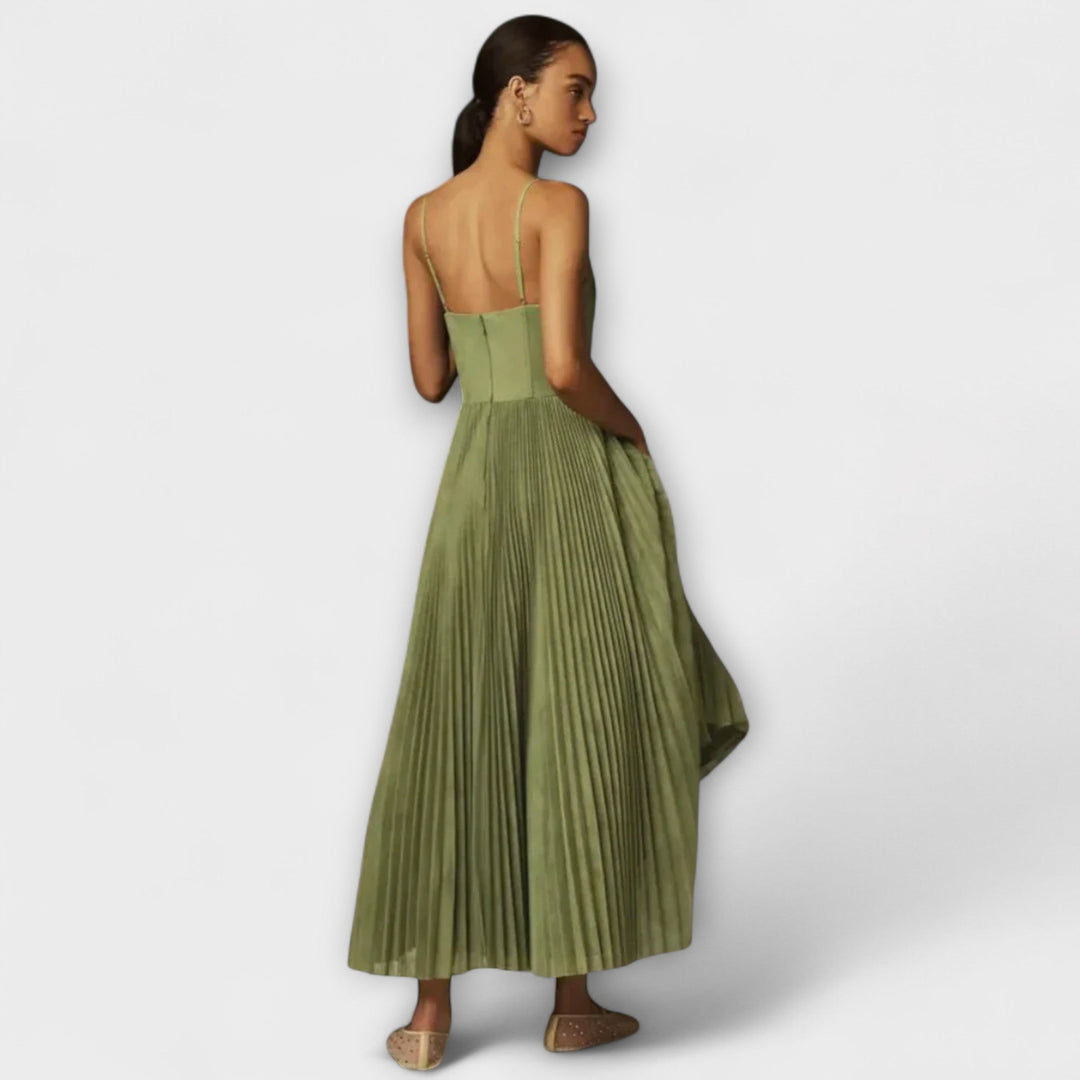 Lucrezia - Elegantné obleky s čarom