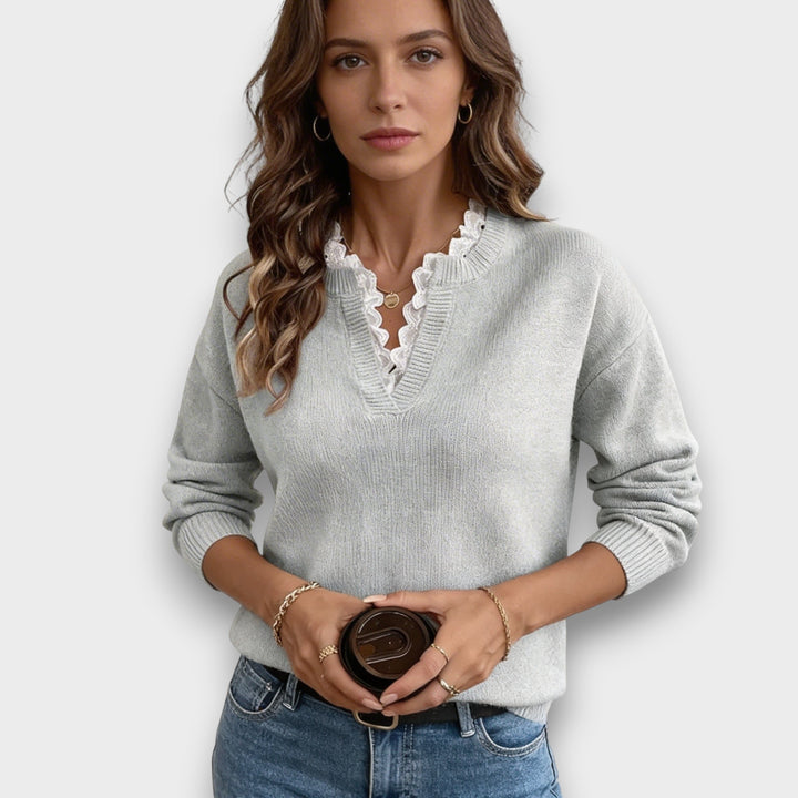 Anne – Elegantná blúzka s čipkovým lemom